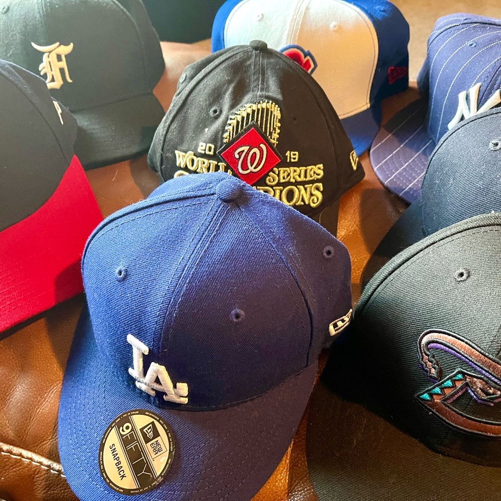 Eight hats (lot)